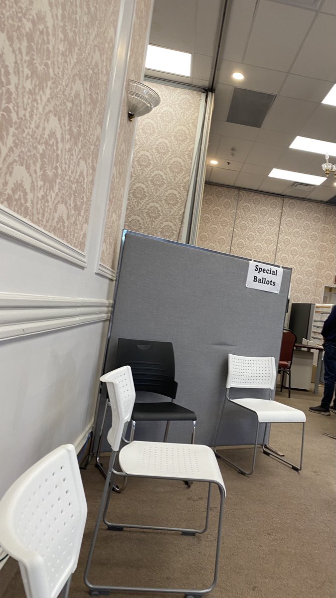 MoGAbdi's tweet photo. Voted by special ballot today with my family and friends at the Returning Office in #501 alliance avenue YSW for @FaisalHassanNDP . Make your voting plan also #ONpoli #ONElxn #makeitcount
#YSW https://t.co/C3cI8G42lf