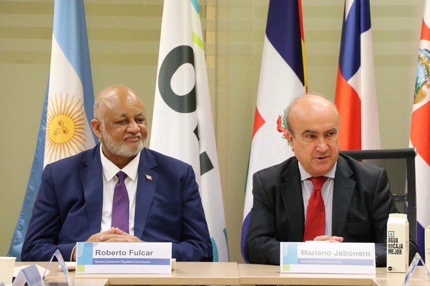 CInternaminerd's tweet photo. Culmina con éxito misión técnica del MINERD en España
El Ministro de Educación, Roberto Fulcar, cosecha reconocimientos para la República Dominicana, firma acuerdos interinstitucionales y trae recursos para la educación dominicana de su breve gira. https://t.co/uAXKO4ZAhL