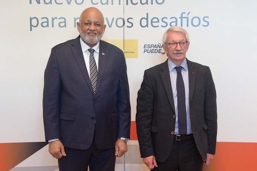 CInternaminerd's tweet photo. Culmina con éxito misión técnica del MINERD en España
El Ministro de Educación, Roberto Fulcar, cosecha reconocimientos para la República Dominicana, firma acuerdos interinstitucionales y trae recursos para la educación dominicana de su breve gira. https://t.co/uAXKO4ZAhL