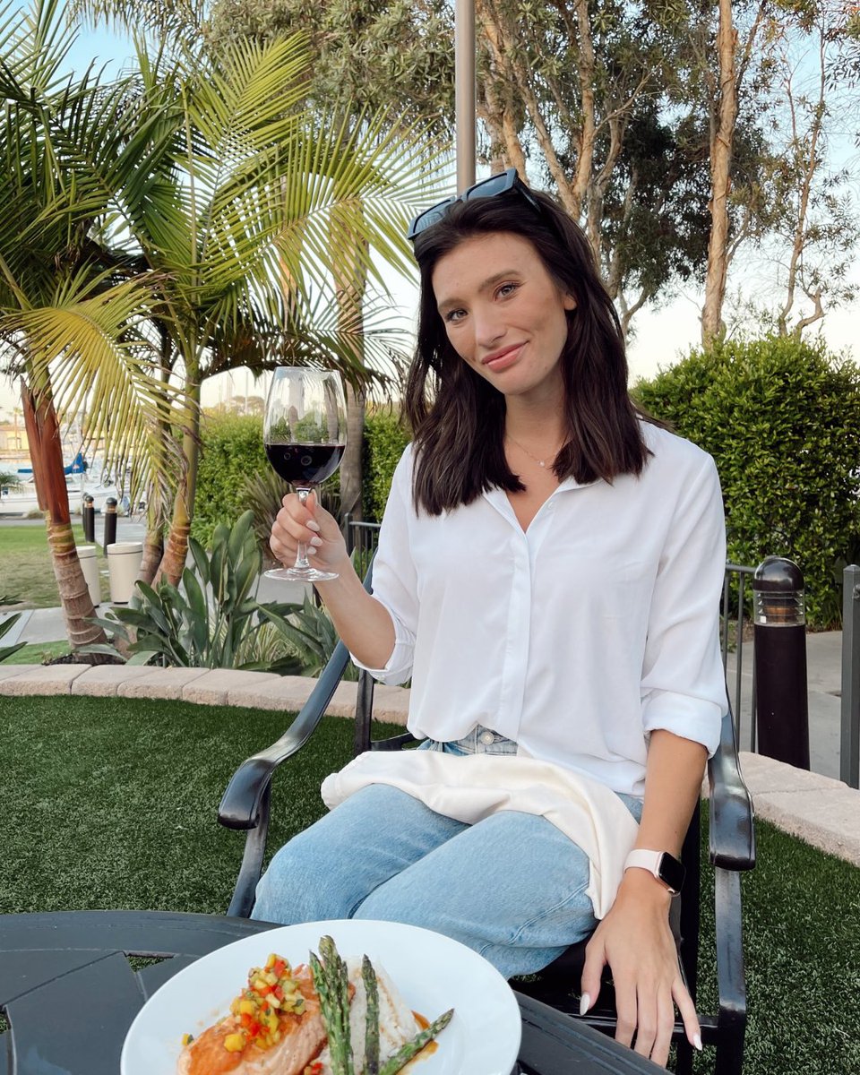 FireflyEatery's tweet photo. Cheers to the weekend! What will it be tonight: red, white, or rosé? 🍷
​
Come on down tonight and enjoy a glass while enjoying some live music on our patio from 6pm - 9pm 🎶 https://t.co/CSKoh9yd50