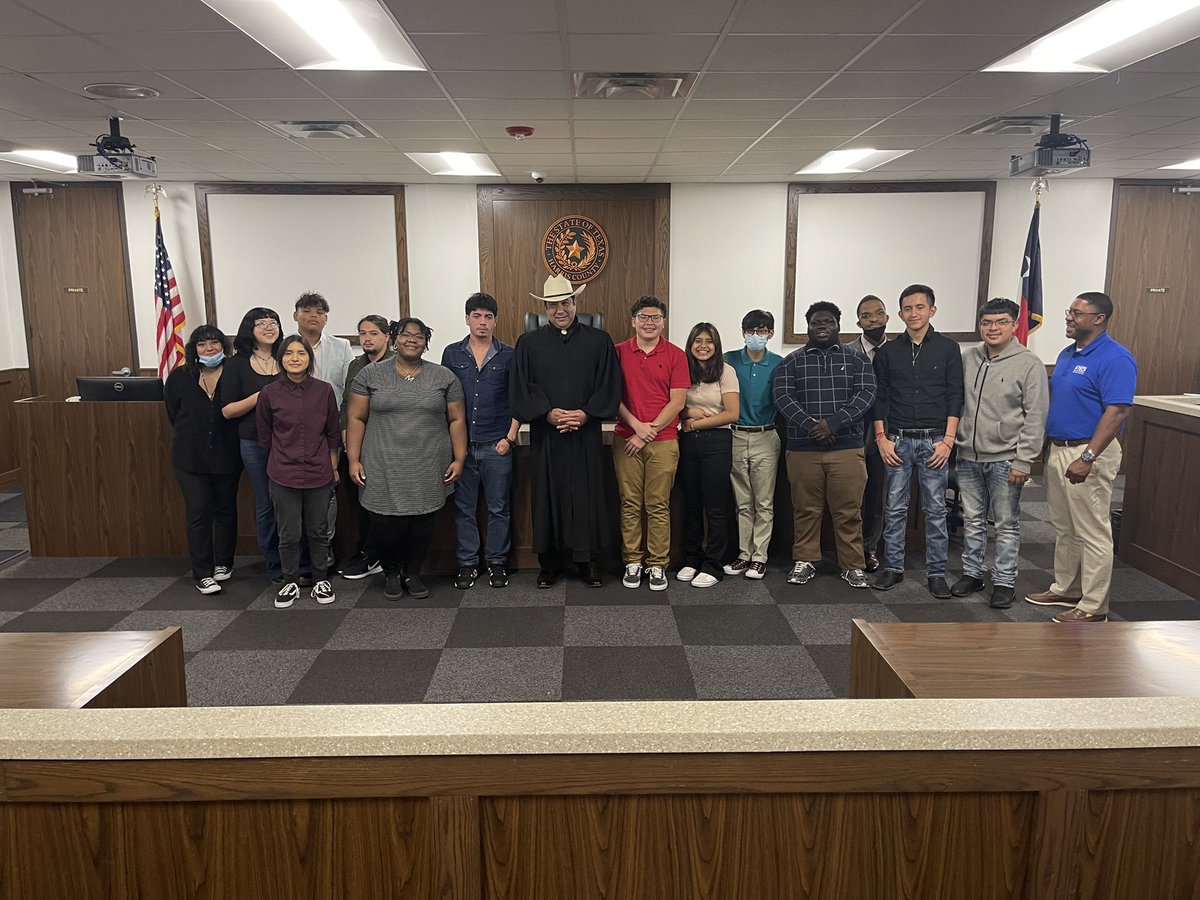garcialawfirm's tweet photo. Judge Garcia really enjoys talking to students about the importance of higher education and community service. #hcdp #houston #htx https://t.co/ZYqhcTPqTh