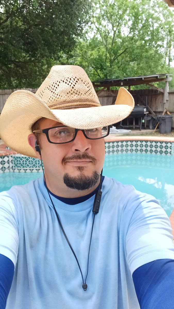 sunshine_13's tweet photo. It's a little hot out here in SA, TX  doing yard work. #Yardawork #HotOutside #SummerIsHere #SanAntonio #PoolSide #100OutSide #4DayWeekend #CowboyUp https://t.co/2hfrEMCfwq
