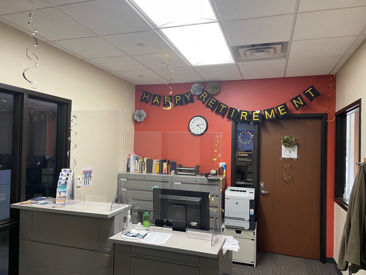 UWO_GLC's tweet photo. We are sad to say goodbye to Dr. Richard DCamp, GLC's Lab Director and German Instructor; but we wish him the best in his retirement!  Be sure to stop in to wish him the best! https://t.co/IBa0mSNdGZ