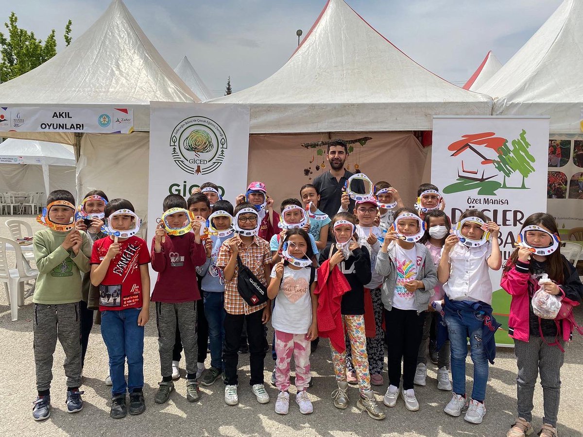 giced2022's tweet photo. TÜBİTAK 4007 Manisa Bilim Şenliği kapsamında, etkinlik sponsor ve paydaşı GİÇED olarak, Manisa Yunusemre Osmancalı İlkokulunun ulaşımını etkinlik alanına sağlamış olduk. Çeşitli atölyelerde keyifli vakit geçiren öğrencilerimizle beraber bizler de eğlendik🌿 https://t.co/dhmQvEwDai