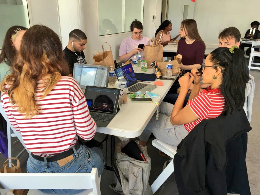 eu_maha's tweet photo. @sgadras @icom_lyon @horizonsmed @LesAssises Forcément sans nous c'est moins bien 😉 @horizonsmed @BleuennRobert @alicelepage5 @MaximeMohr @ponsot_maxime @lucas_sdk @Eva_Proust @BrangreDuquenn2 @ABastelica @kenza_sammari @Ladamepasdulac @LenaSaintJalmes @_laumset @Balganiel @SaidjSamira @Theo_Bouh @adams_6906 &amp; les autres ! https://t.co/motSABXeiC