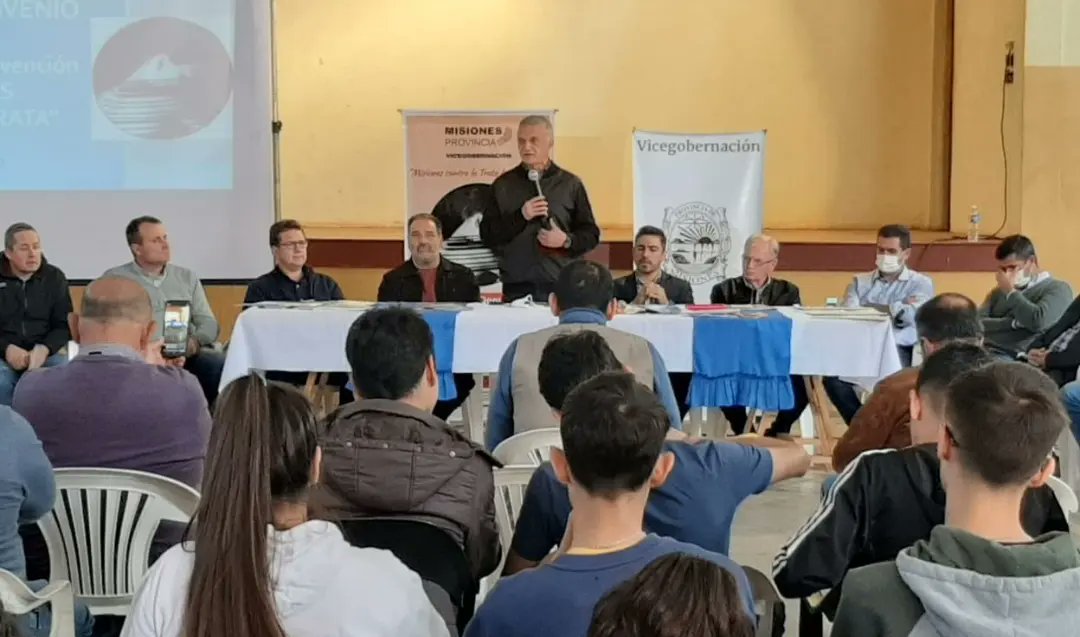 salto_encantado's tweet photo. FIRMA DE CONVENIO 
Programa de prevención 
"Misiones contra la trata" 
@herrerayflia @Arce_Carlos_ @ViceGobMnes @gobmisiones @rovira_carlos https://t.co/H2GjKm0aG4