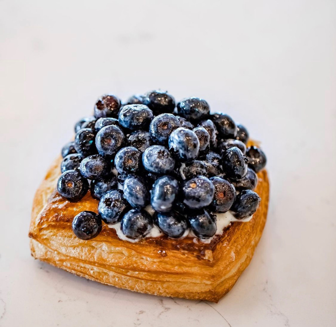 We are "berry" happy it's Friday! 🤗 Celebrate the start of the weekend with some sweet treats from @zerogradiusa! This blueberry danish is a local favorite! 💙  

📸 : @zerogradiusa