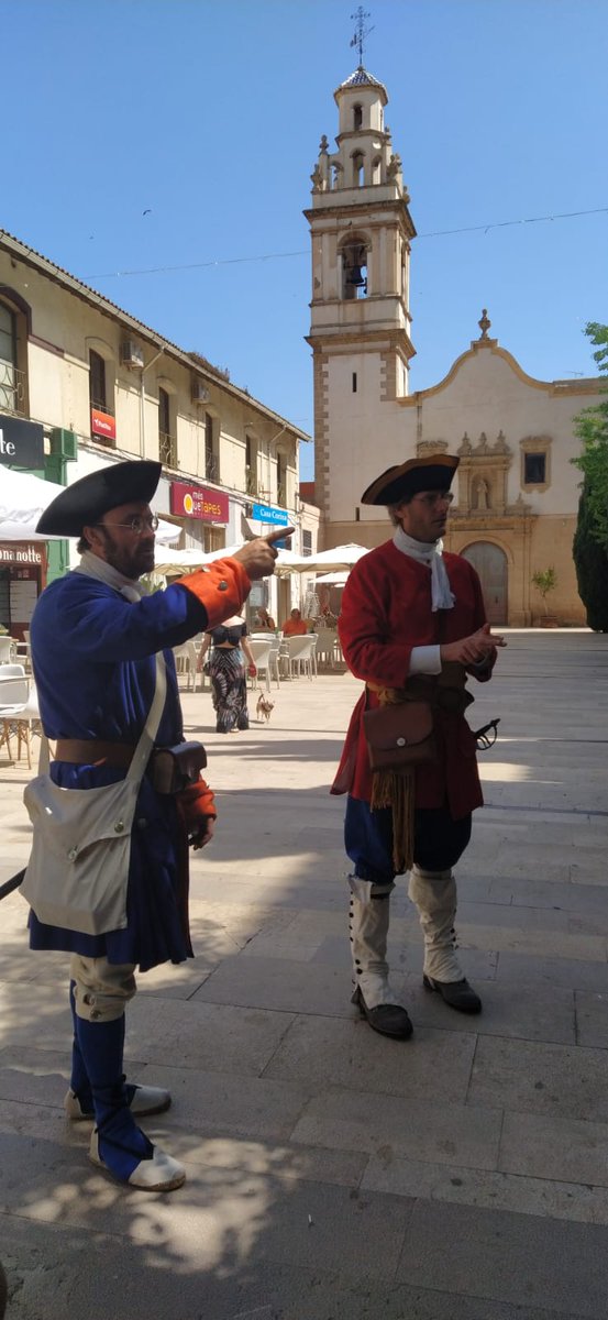 micalets's tweet photo. Hui els Miquelets del Regne de València ha fet un recorregut de la Dènia austriacista durant la Guerra de Successió.  #HistòriaViva #GuerraDeSuccessió #Dènia #CarmelitasDeDènia #Història #Ensenyança #Setge #resistència #Austracista #Maulet #Borbònic 
🔥💣📖🏰 https://t.co/w8ULBcsIUh