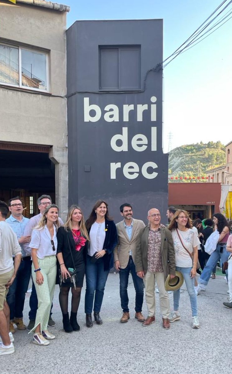 marccastells's tweet photo. Avui amb la Presidenta @LauraBorras hem gaudit d’un ambient extraordinari al @recstores, visitant especialment l’espai #MadeIgd amb les botigues d’@igualadacomerc i també l’espai de moda sostenible al Museu de la Pell. Si encara no hi heu anat, no us ho perdeu! https://t.co/5ZQdbNzA2o