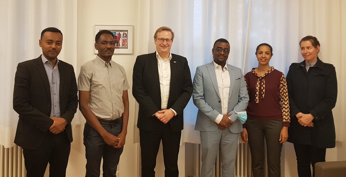 Prof_TGSchulze's tweet photo. An honor welcoming the leadership of @JimmaUniv today at https://t.co/TbDajgYioF @LMU_Uniklinikum @LMU_Muenchen. A pleasure introducing the #Munich #MentalHealth #Biobank to President Dr. Jemal Abafita VP Dr. Netsanet Workineh &amp; colleagues. @BayStMWi @ethioingermany @mfaethiopia https://t.co/MXad1PPXEX