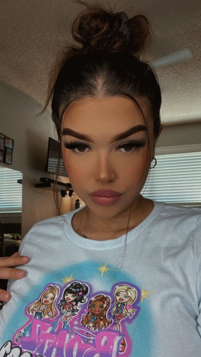prettynnpetty's tweet photo. real life bratz doll https://t.co/rvObM0pUFU