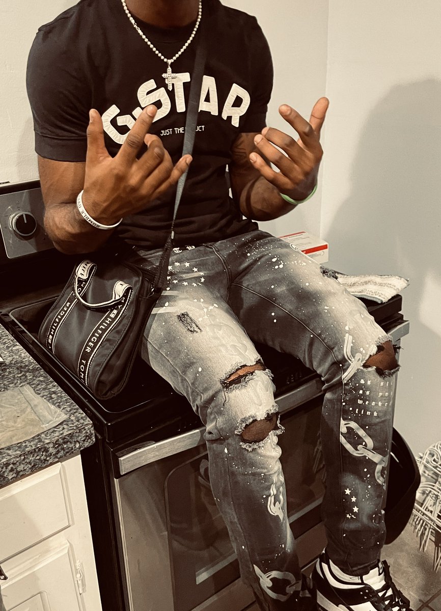 rexx_ray's tweet photo. I KŃØW I’M FLY AS AN ĒAGLE , I’M GRÍNDÎNG LIKË IM TÔNY HÄWK 🦅#FREE2FED  #REXX🤴🏾 #LLRJ🖤 https://t.co/PlO7aCr63F