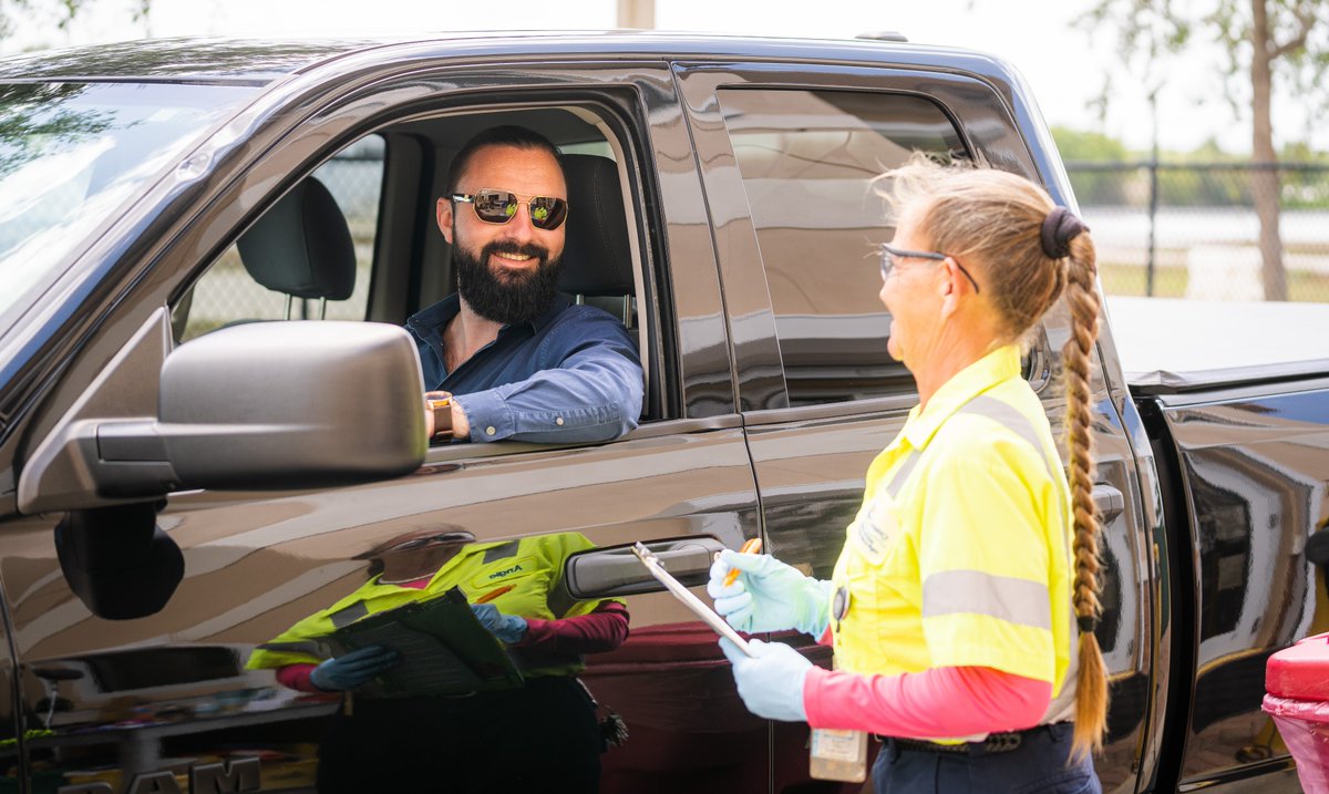 CollierGov's tweet photo. Visit one of #CollierCounty’s conveniently located Recycling Drop-Off Centers. You don’t even have to get out of your car! Dedicated staff will help unload items and make it an easy process. Visit https://t.co/CFnW5AgN21 to find your nearest center.
#CollierRecycles♻️ https://t.co/BHfc5cZNCP