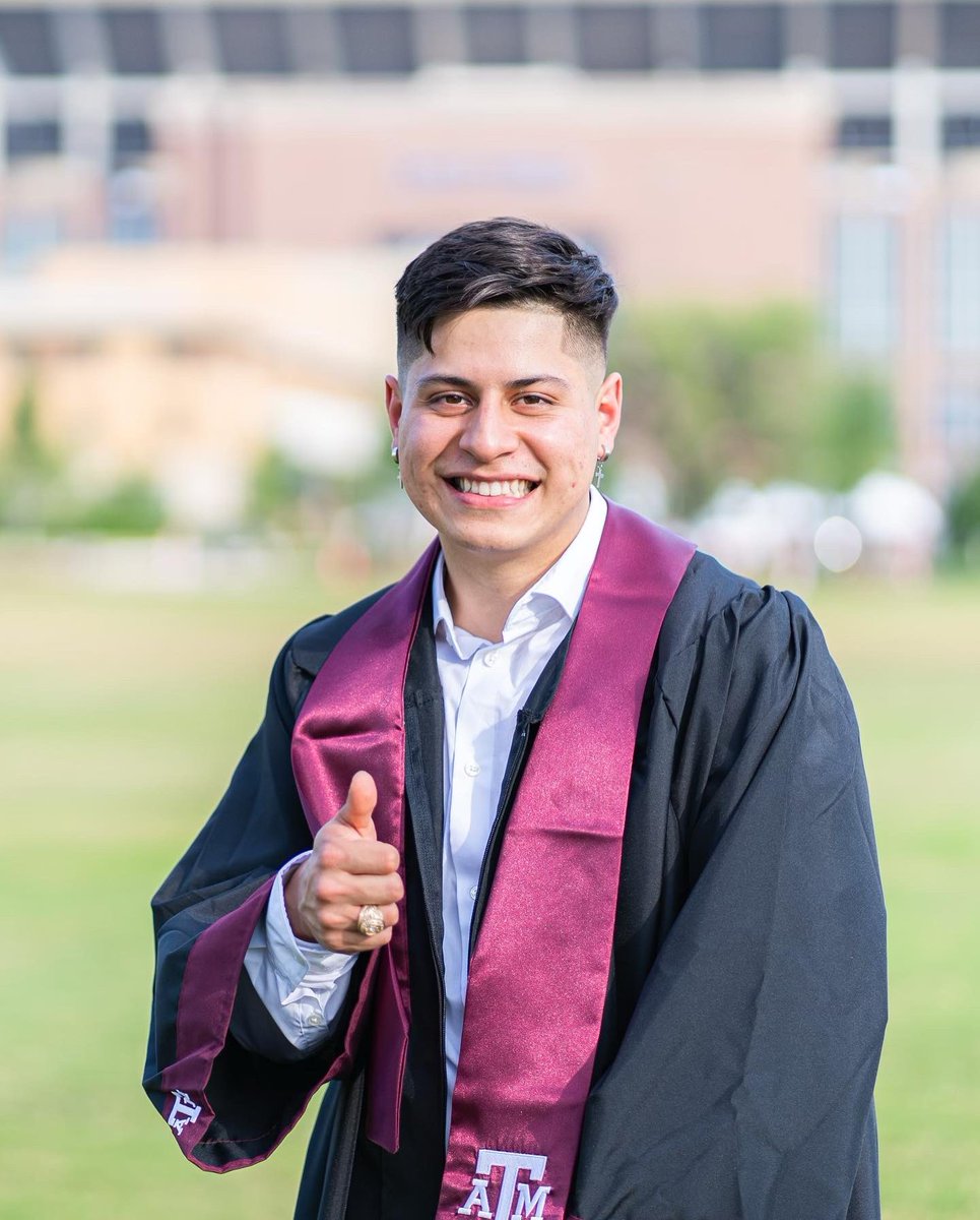 stwbenjamin's tweet photo. Texas A&amp;M University 

-B.S. in Allied Health 
-Cum Laude 
-First Generation Student  🇲🇽 
- Your future O.R. nurse 🩺 https://t.co/npKGDUu9qm