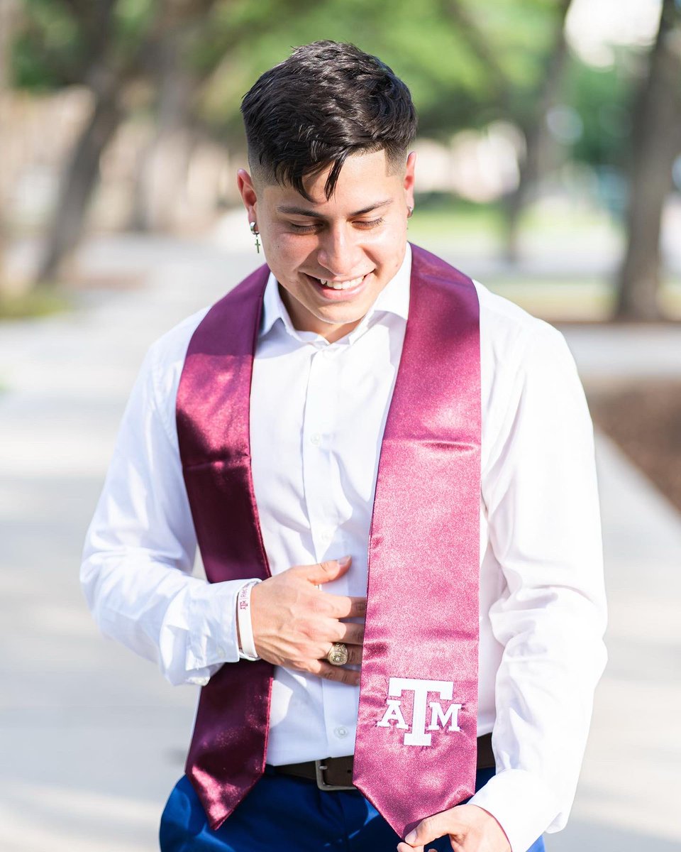 stwbenjamin's tweet photo. Texas A&amp;M University 

-B.S. in Allied Health 
-Cum Laude 
-First Generation Student  🇲🇽 
- Your future O.R. nurse 🩺 https://t.co/npKGDUu9qm