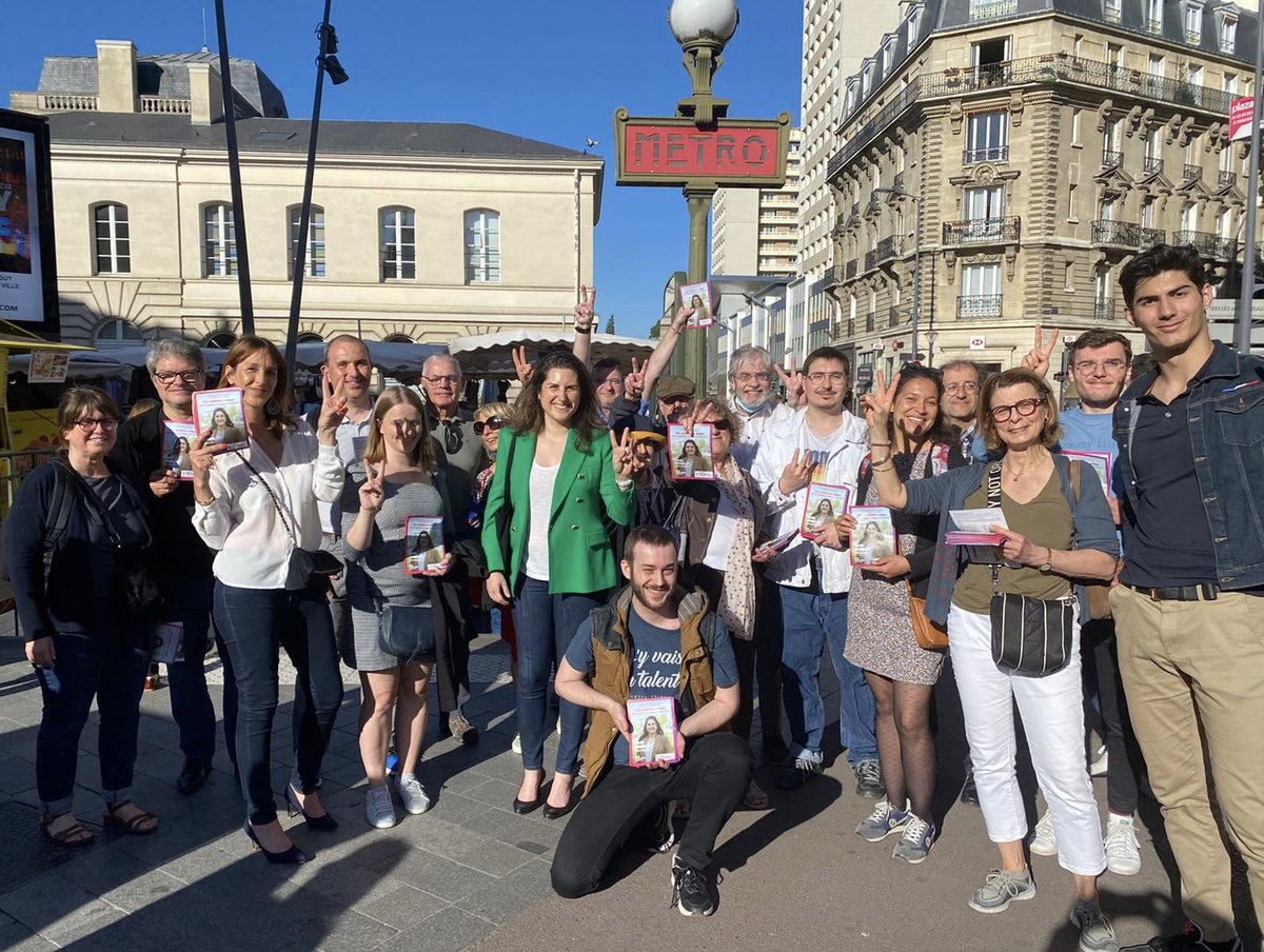 cecilesou's tweet photo. Aller à votre rencontre pour écouter vos attentes et vos besoins, c’est ma conception du bon député.
Moins de com, plus d’écoute, d’humilité et d’authenticité pour une action concrète. 
Ce soir nous étions nombreux à Mairie d’Issy pour la #NUPES #legislatives2022 #circo9210 https://t.co/DaorMYpumq