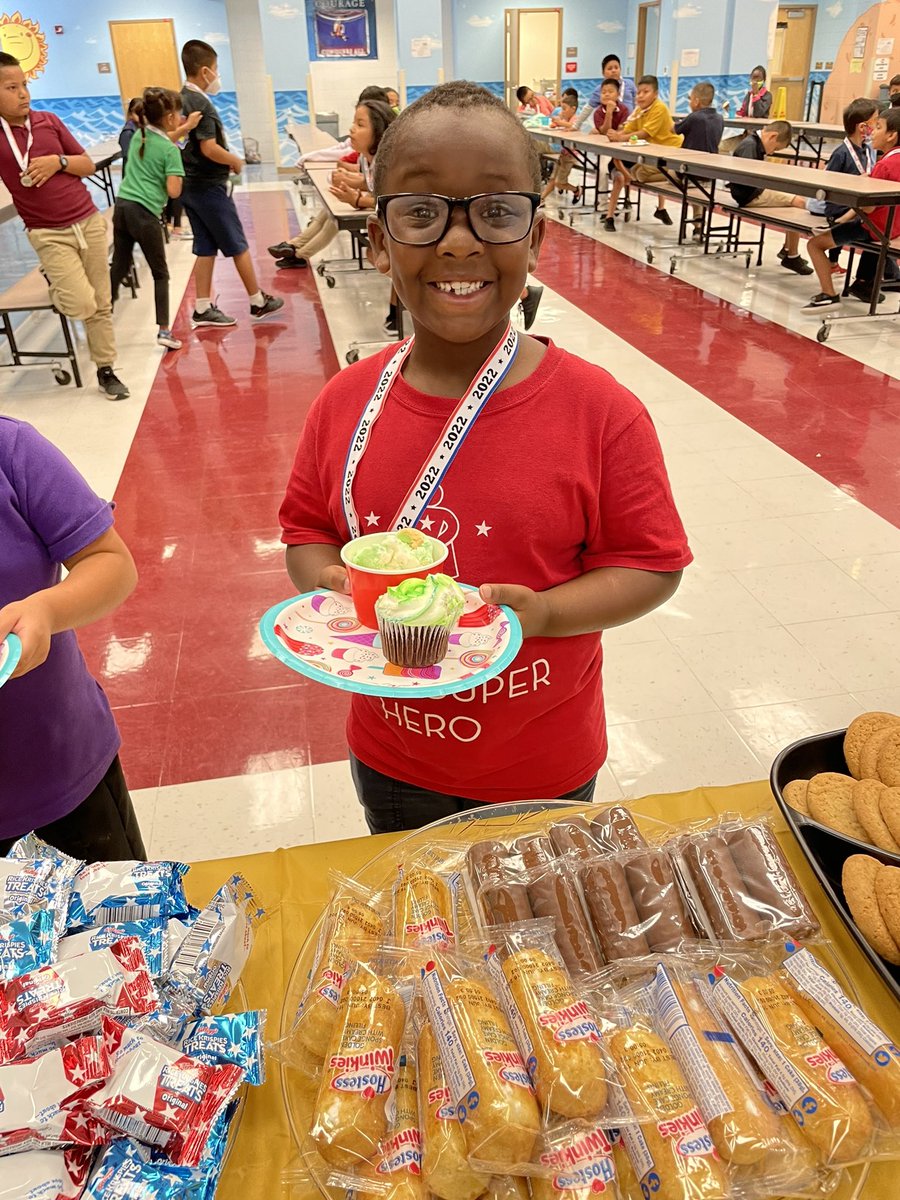 HLEmedia's tweet photo. Celebrating our Reader Leaders with a special Dessert Party!   @HLELeaderInMe https://t.co/7yDiVAeqDE