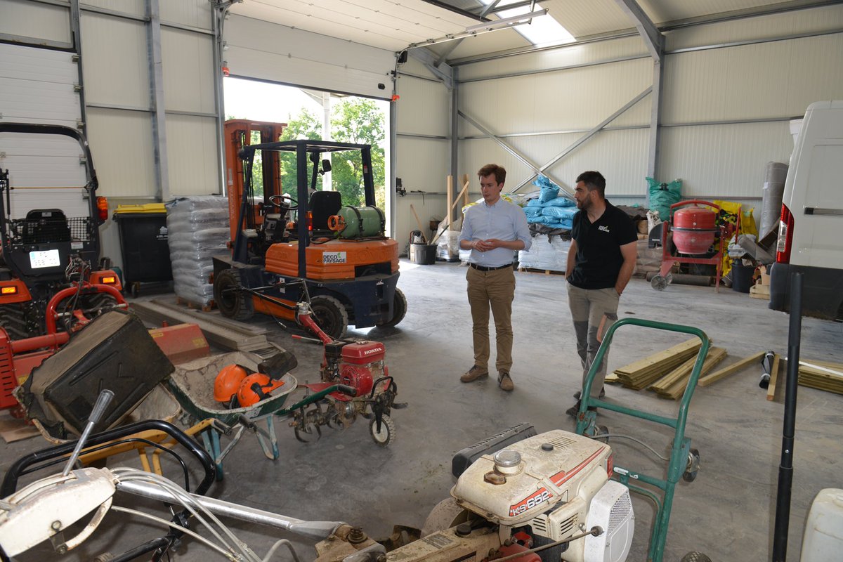 NBrousse19's tweet photo. Comme l’entreprise DécoPaysage, le secteur de l’aménagement des espaces verts est en pleine croissance. Portés par la reprise du bâtiment et l’intérêt croissant des particulières, les métiers du jardin ont le vent en poupe. Merci David pour l’accueil ! https://t.co/5ko9TyC0XJ