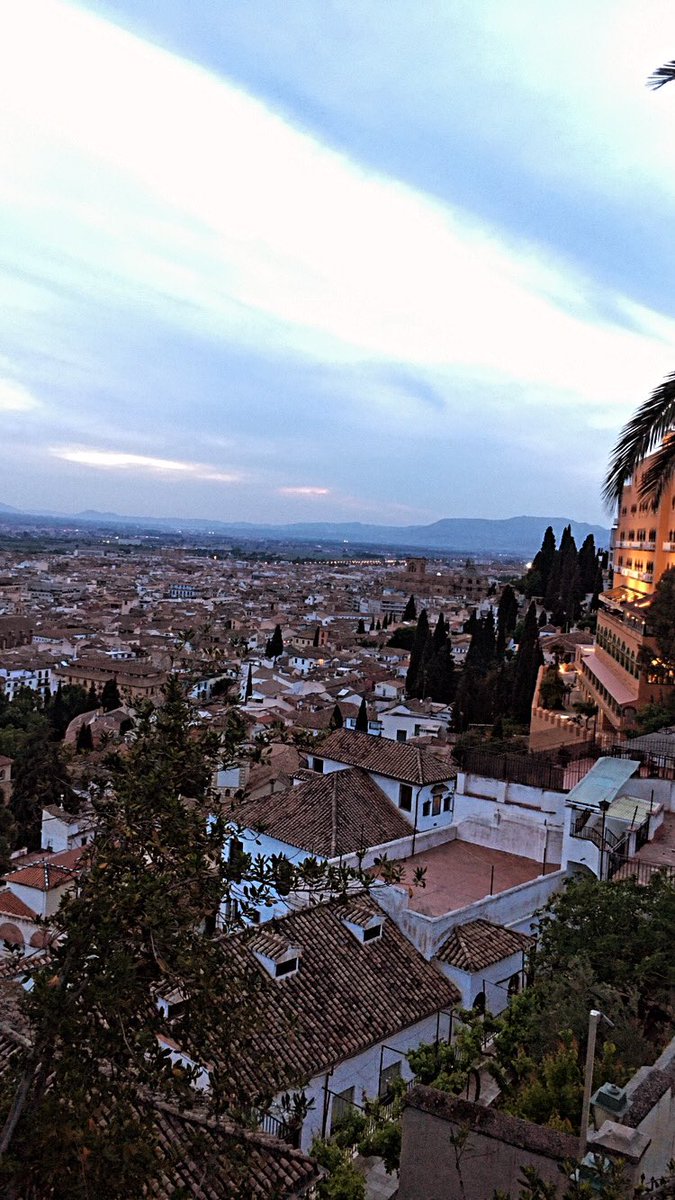 GranadaTeComo's tweet photo. Así se despide el día en Granada! Mágica https://t.co/qjTmMiIQA6