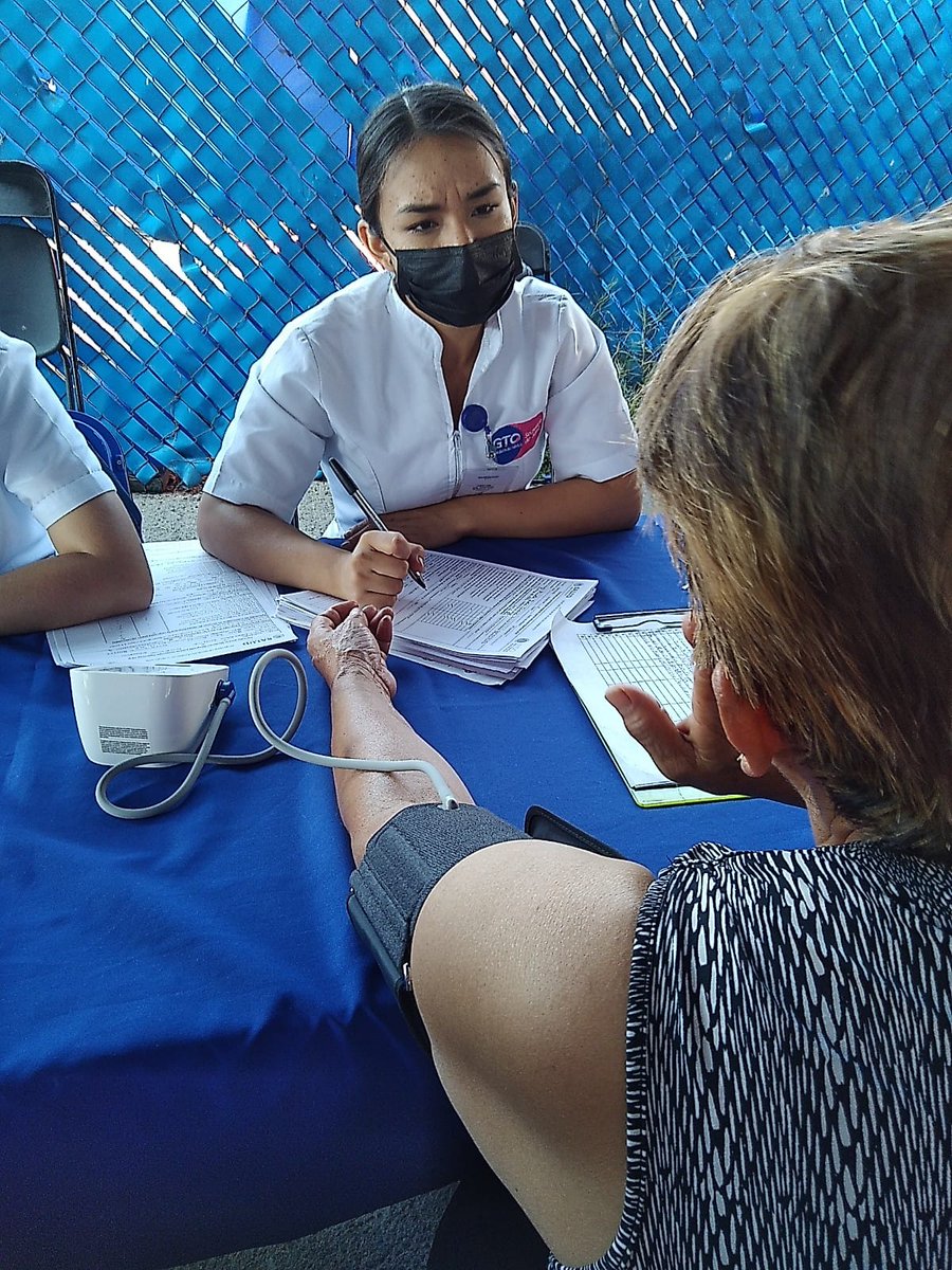DIFIrapuato's tweet photo. Estuvimos en la colonia La Ganadera ofreciendo servicio médico completamente gratuito. #BrigadaDIF https://t.co/qPFFUEcNfU