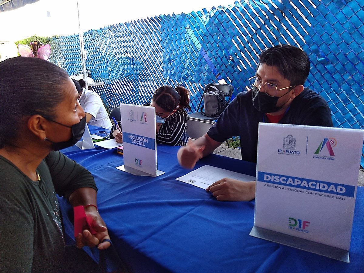 DIFIrapuato's tweet photo. Estuvimos en la colonia La Ganadera ofreciendo servicio médico completamente gratuito. #BrigadaDIF https://t.co/qPFFUEcNfU