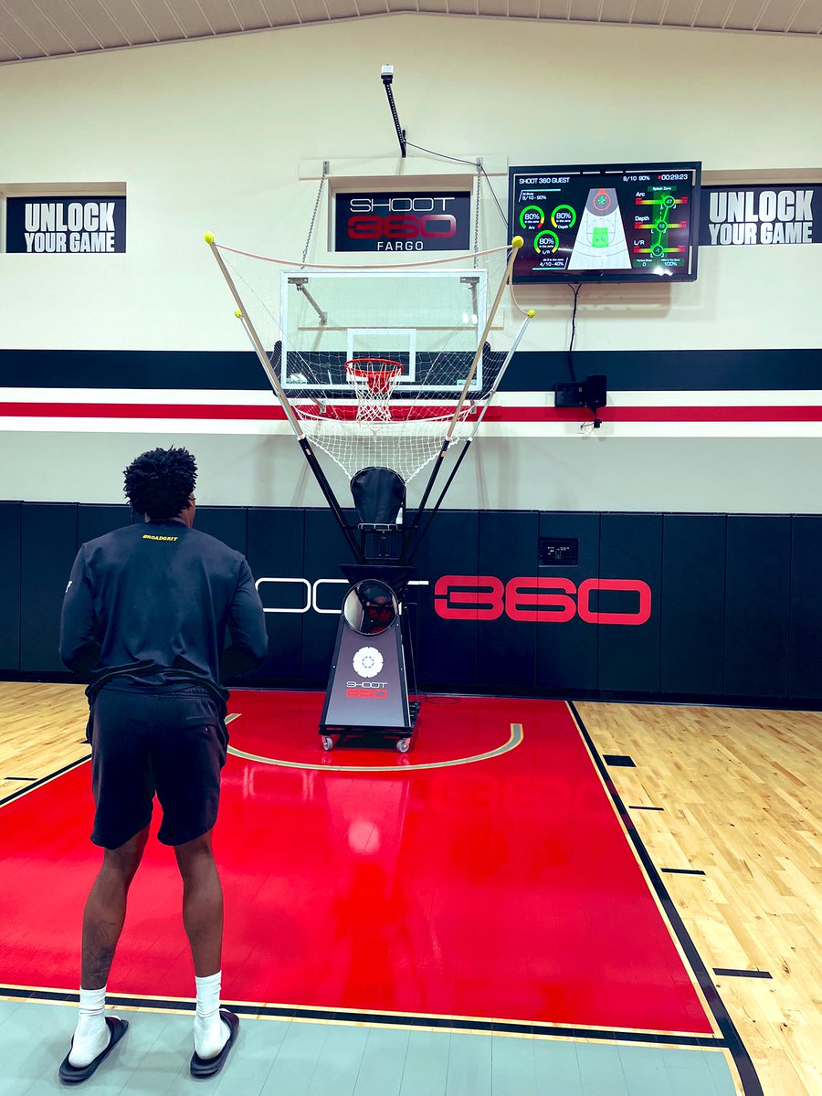 Ty_eady21's tweet photo. Big shoutout to @Shoot360Fargo and @BlaineCook23 for showing me around the facility today! Next level technology ran by even better people! If you’re in Fargo make sure to check them out! https://t.co/DpBi6dXq7b