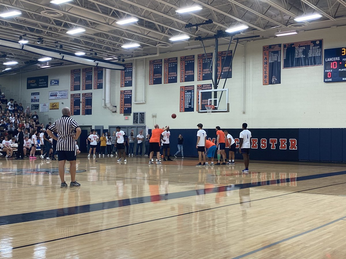 MrsKBaldwin's tweet photo. Faculty👨🏻‍🏫 vs. Senior👩🏻‍🎓 basketball game 🏀⛹🏽‍♂️ #wearethechampions #lancernation #L4L #oneccps https://t.co/NbTLtG2edm