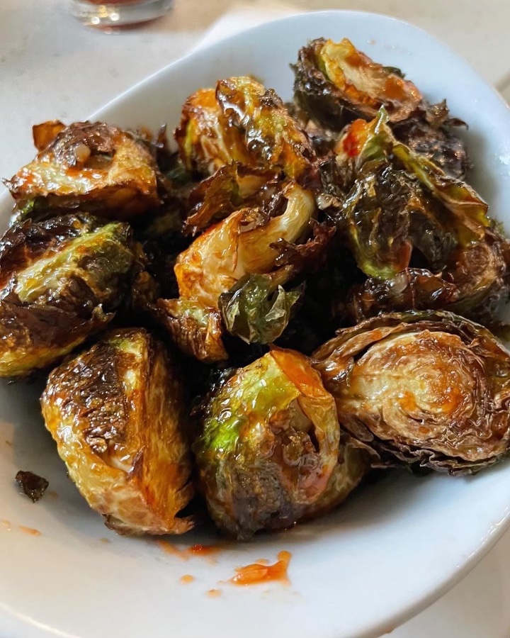 CounterNorCal's tweet photo. Starters make for the best ⭐️t to any meal. Try our sweet Sriracha Brussels Sprouts, Fried Dill Pickles, Buffalo Wings, Parmesan Fries + more at The Counter. Start with some starters here ✨ https://t.co/E93wvs1Jod
