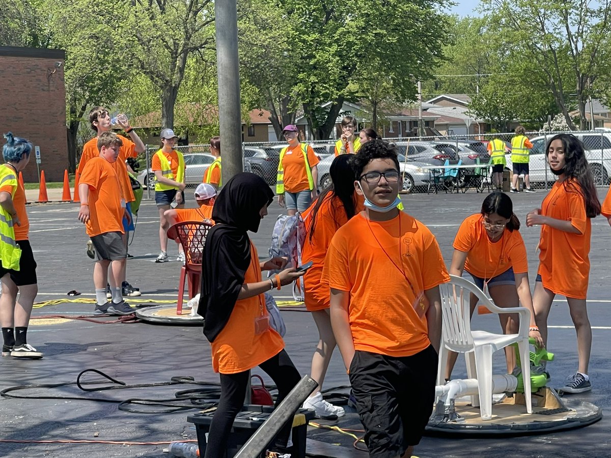 PrincipalGaston's tweet photo. STEM day this year was an amazing success due to the fantastic work from select @D45Jackson and @D45Jefferson 7th grade students and the preparation by many staff members. Thanks to @D45Schafer for hosting, D45 PTA, and D45 maintenance for making everything possible. 🔭🧬🔬⚛️👩🏽‍🔬 https://t.co/bg5MTfxiit