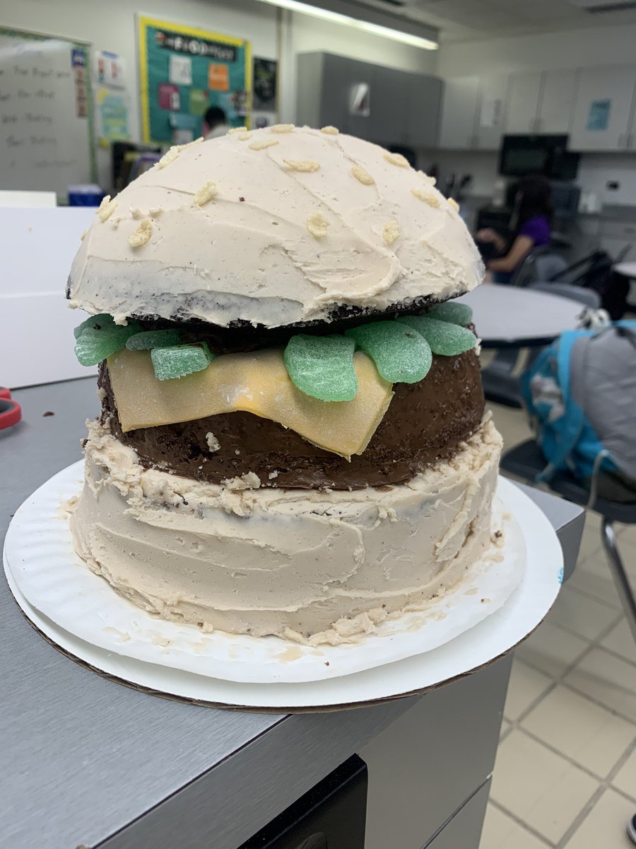 EaglesCulinary's tweet photo. Piece of Cake Final! https://t.co/FGj1g2whLG