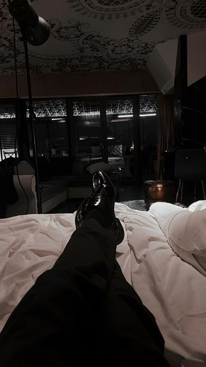 Jomnixde's tweet photo. I'll leave it there.
______________
#Backstage #photoshoting #suit #comfyplace https://t.co/h73uJOnFRk