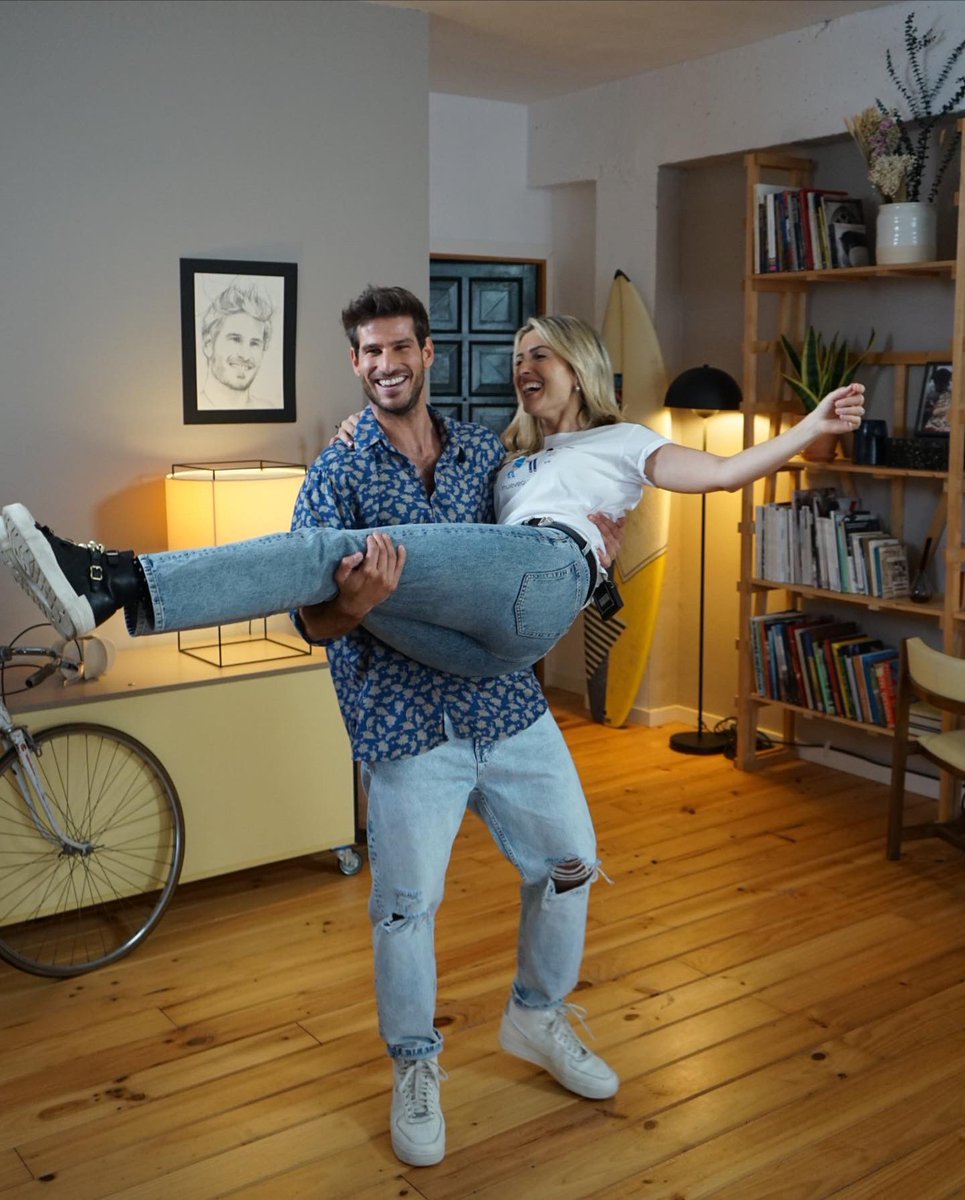 cescescola's tweet photo. ¡Mañana se lía pardísima en #FitMés 11:05h @la2_tve ! Entrevista &amp; Body Combat con la gran @danaeboronat y con una aparición épica de @OriolNolis director de @RTVECatalunya TREMENDO. 

También lo podéis ver en la app @rtveplay y online.

¡Vamos! 🤜🏻🔥🤛🏻 #fitenss #tv #rtve https://t.co/I2kWaYhKWL