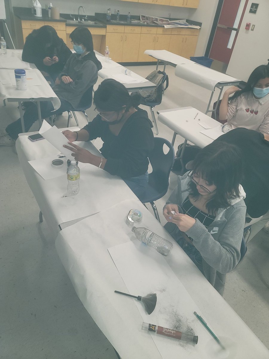 MrLozano_EDHS's tweet photo. Aztec students in 7th period Law Enforcement class learning how to process evidence and lift finger prints. These Aztecs are the future in law enforcement. #OneEmpire #EDAztecs_HS https://t.co/DeICxoLnFE