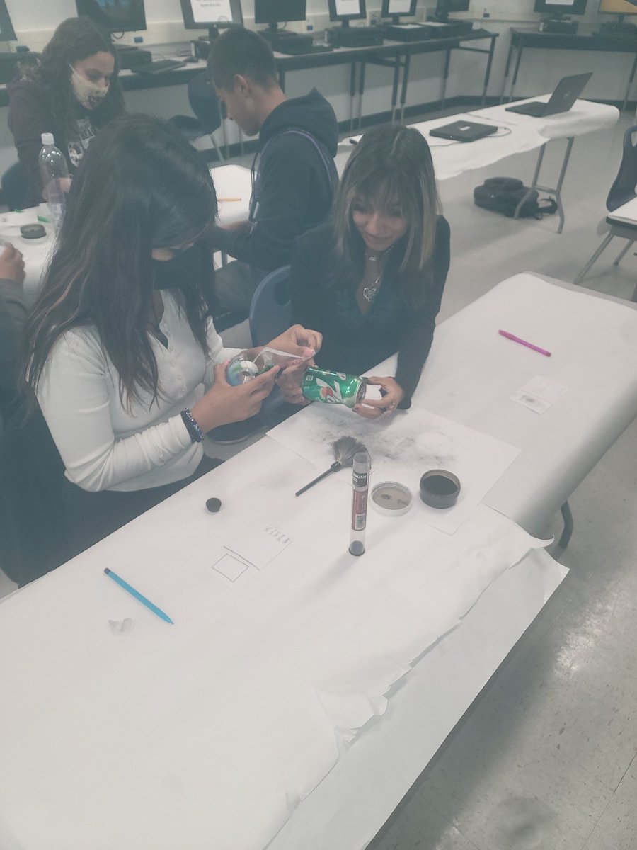 MrLozano_EDHS's tweet photo. Aztec students in 7th period Law Enforcement class learning how to process evidence and lift finger prints. These Aztecs are the future in law enforcement. #OneEmpire #EDAztecs_HS https://t.co/DeICxoLnFE