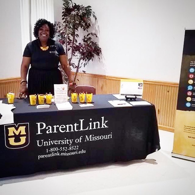 MUParentLink's tweet photo. Kinship Navigator Nan Macklin was on the scene in Portageville, as the speaker at the Foster/Kinship Appreciation Dinner!  For more on #ParentLink supports for kinship families, visit https://t.co/fBLJdIQdDT. @MizzouEducation https://t.co/V0Rs3buLlc