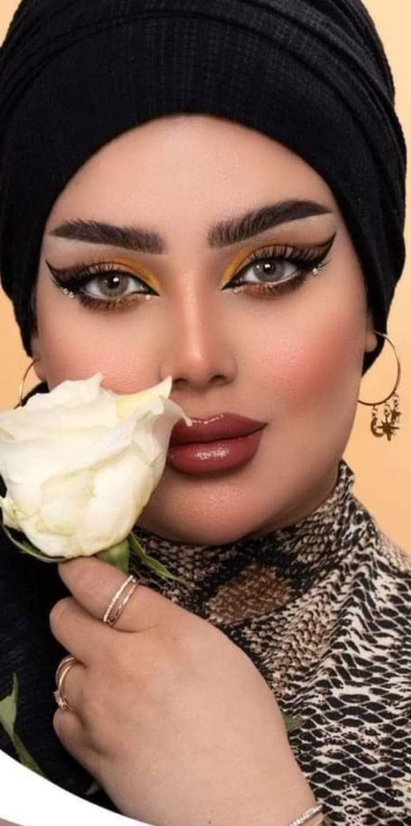 الورد يميل الى الظل