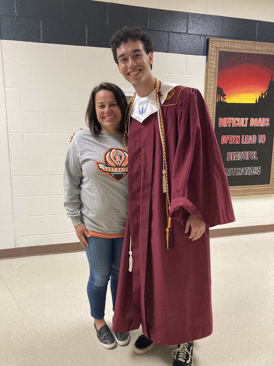 cehrenbergclass's tweet photo. Don’t get to have this happen often but got a visit from a past student who now is at @RCHS_Jaguars and a future class of 2026 Vanderbilt scholar. Max will do great things for his community and those around him! https://t.co/inzD4WDdFF