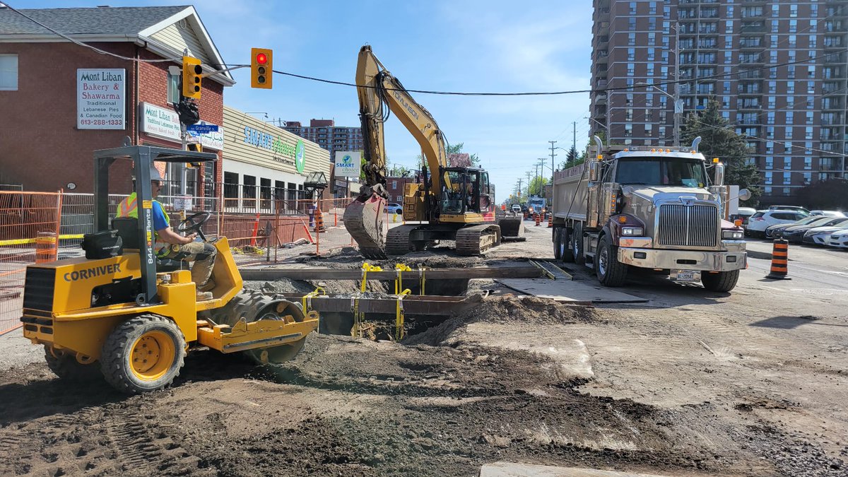 MathieuFleury's tweet photo. Stakeholder walkabout (update and feedback) from #MTLrd revitilization construction progress.
Major advancement for most of the area between Vanier Parkway and Lafontaine.
A busy construction summer ahead but we look forward to fall completion 🙏 https://t.co/T3Q6UNdgXe