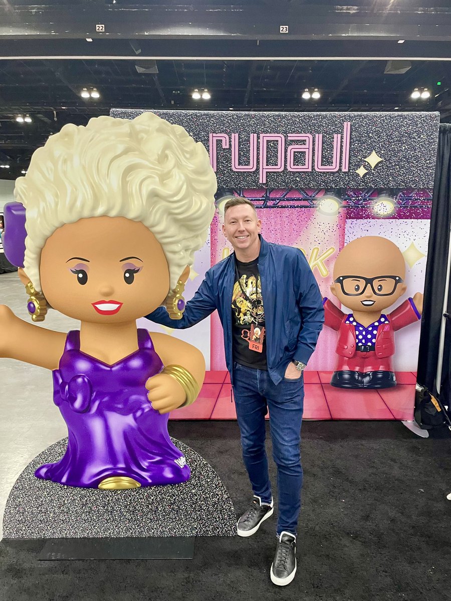 bkbkmikey's tweet photo. #Dragcon @FisherPrice - glad to be back at RPDC 2022 with the Little People Collector series! Bess pick me!!! :) https://t.co/Xr6160QwTm