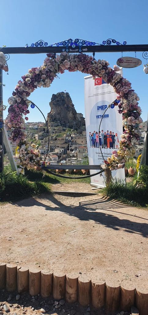 IMEP_VET4JOB's tweet photo. Ayşe Baldöldü Mesleki Eğitim Merkezi öğrencileri #İMEP sosyal uyum etkinlikleri kapsamında Kapadokya gezisi gerçekleştirerek unutulmaz bir gün geçirdi. #GeleceğinUstaları @IMEP_VET4JOB @EUDelegationTur @tcmeb #TESK @expertisefrance #Eduser https://t.co/jO6Ix6q2TT