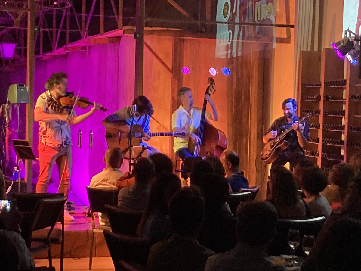 MANAJAZZMENT's tweet photo. #LasNochesDeBodegasNaranjo #Menil @raulviolin @gerardorramos @guitar_javi Después de dos años de espera, volvemos. Mejor estreno imposible. No hemos hecho mucha publicidad porque nos quedamos sin entradas en una semana. Gracias. https://t.co/cYwz4oLGpo