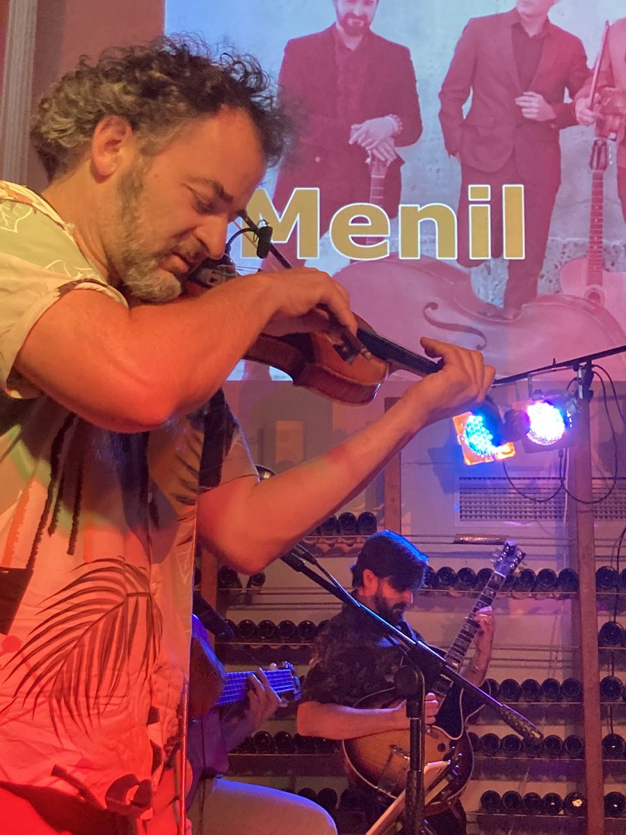 #LasNochesDeBodegasNaranjo #Menil @raulviolin <a href="/gerardorramos/">Gerardo Ramos Martín</a> <a href="/guitar_javi/">Javier Sánchez</a> Después de dos años de espera, volvemos. Mejor estreno imposible. No hemos hecho mucha publicidad porque nos quedamos sin entradas en una semana. Gracias.