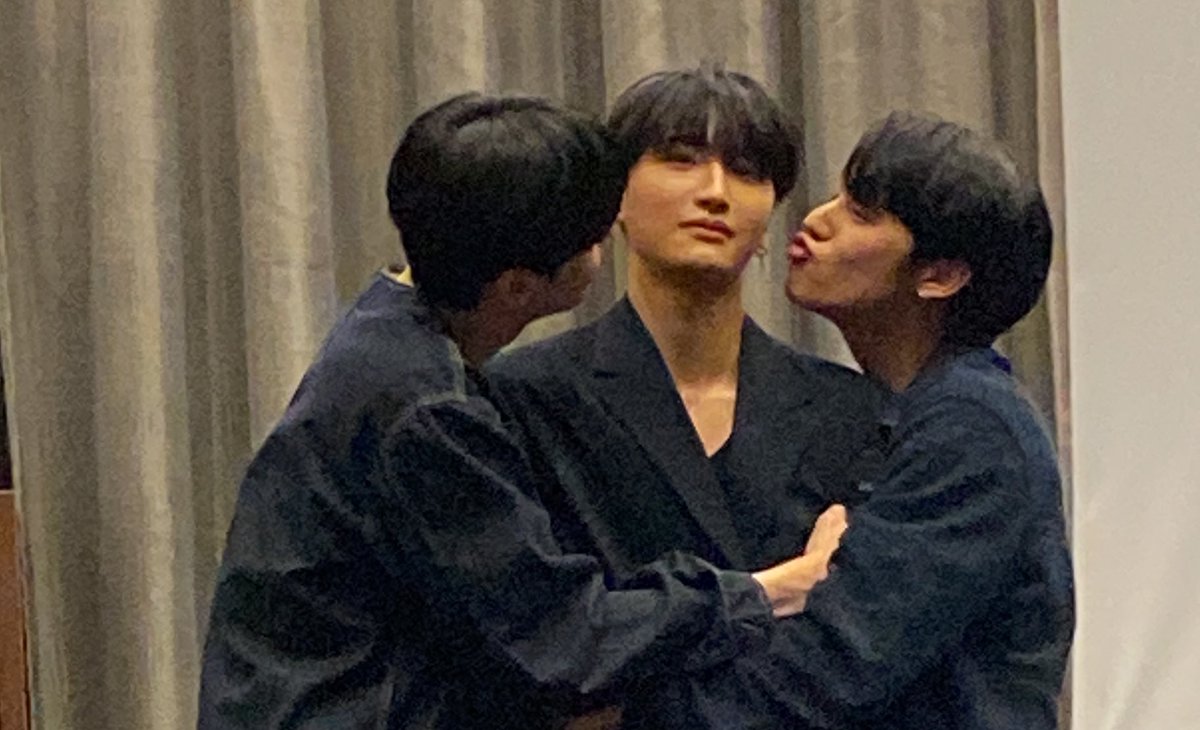 raspberryhwa's tweet photo. seonghwa being hugged and kissed by wooyoung and yunho pls https://t.co/0DfdUZS1Js
