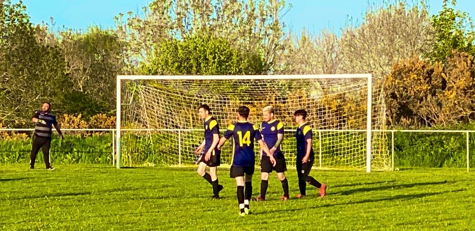 AndrewRuscoe's tweet photo. The lads are really coming together with a fantastic 7-0 victory tonight &amp; even better a clean sheet. @David300199, Beefy &amp; Jason have worked brilliantly. The positivity is really starting to flow &amp; I am Immensely proud of the lads. Thank you to Corey Wellbeloved for officiating https://t.co/Xd3nqAqsH9