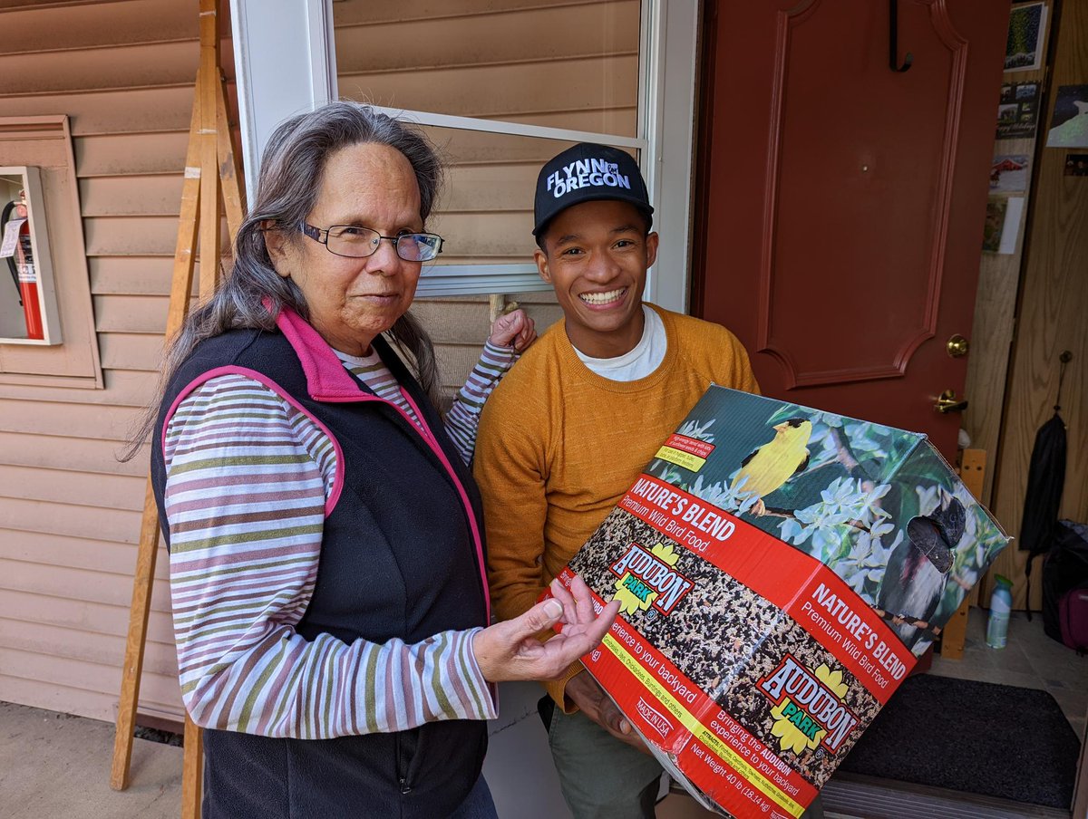 Our volunteers knock doors, but they also move boxes of bird seed when needed! They had a great time meeting Cecilia #OR06