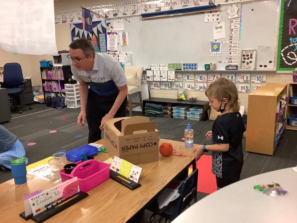 RocketsRR's tweet photo. Wonderful to have @OlatheSubaru here at school today to help create #Kindy500 #cars for our #kindergartners as they prepare to #racetofirstgrade. Love the #communitysupport. 💙🚀❤️ 
🚔🚘🚖🚒🚜🛻#subaru #opsmomentsthatmatter @olatheschools @subaru_usa https://t.co/0UzED6cFHv