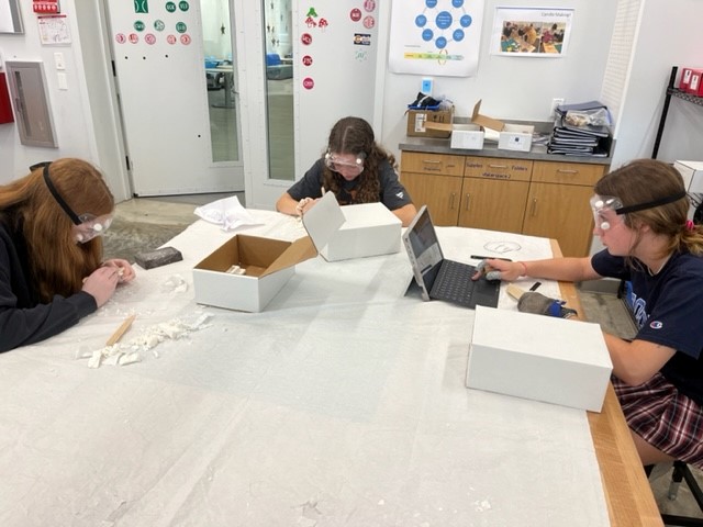 computerhonn's tweet photo. Using Doug Linker's/Tom Hines 5 min wizard carving project to teach @robshouston #makerspace 7th/8th graders how to properly carve.  Fun project. Using both soap and @BeaverCraftTool knives and wood. #lifelonglearning https://t.co/29khBHd9U2