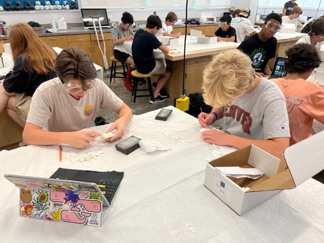 computerhonn's tweet photo. Using Doug Linker's/Tom Hines 5 min wizard carving project to teach @robshouston #makerspace 7th/8th graders how to properly carve.  Fun project. Using both soap and @BeaverCraftTool knives and wood. #lifelonglearning https://t.co/29khBHd9U2