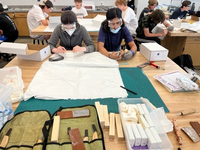 computerhonn's tweet photo. Using Doug Linker's/Tom Hines 5 min wizard carving project to teach @robshouston #makerspace 7th/8th graders how to properly carve.  Fun project. Using both soap and @BeaverCraftTool knives and wood. #lifelonglearning https://t.co/29khBHd9U2