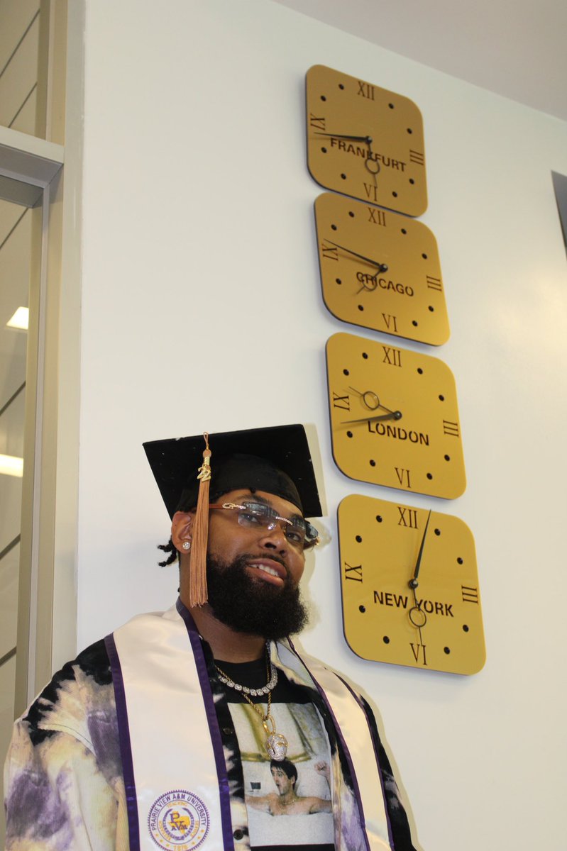 KingPre__'s tweet photo. Counting Down The Time Until We Walk That Stage Into Alumni Life ๐๐จ๐ฝโ๐๐พ
๐ธ: @Milesss_Away
#pvgradswag22 #pvamugrads #pvgrads #hbcugrad #pvalumni #pvalumnus https://t.co/IQ6k7Lm6Rk